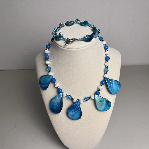 Dyed Blue Shell Necklace Bracelet Set Beaded Costume Jewelry Toggle Clasp Boho - Picture 8 of 16